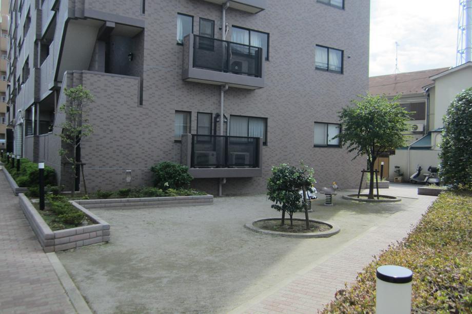 Local appearance photo. Local (11 May 2013) Shooting