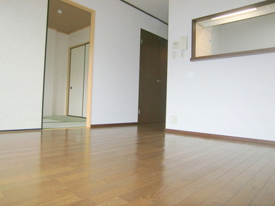 Living and room. It will also lead to the next to the Japanese-style room you open the door