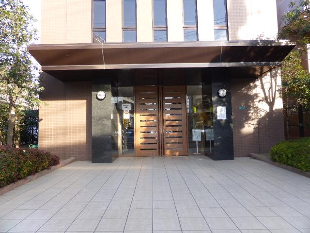 Entrance. Common areas