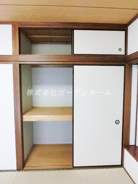 Receipt.  ■ There is also a upper closet, You can store plenty ■