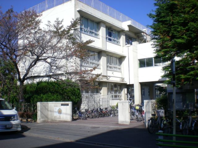 Primary school. Ward on the 710m to Chiba elementary school (elementary school)