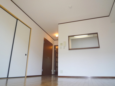 Living and room. It will also lead to the next to the Japanese-style room you open the door