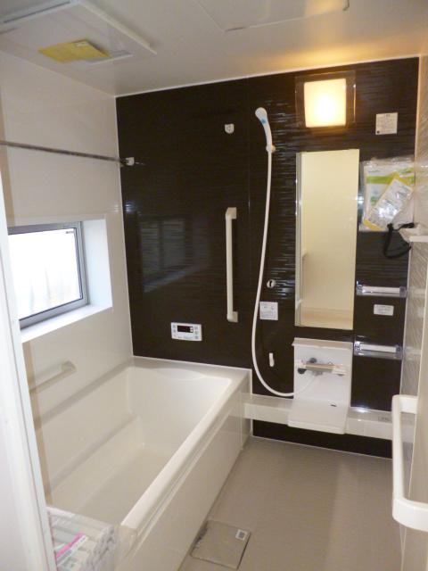 Bathroom. Reheating function ・ With bathroom dryer