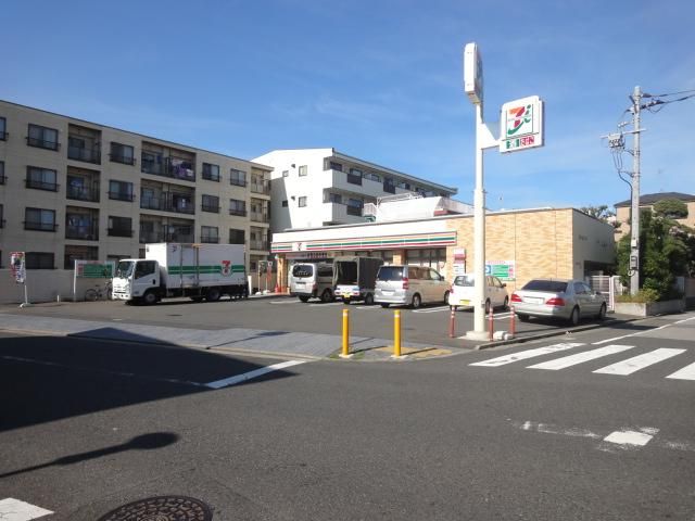 Convenience store. 190m to Seven-Eleven (convenience store)