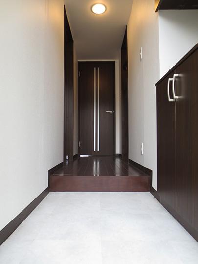 Entrance. Local (11 May 2013) Shooting