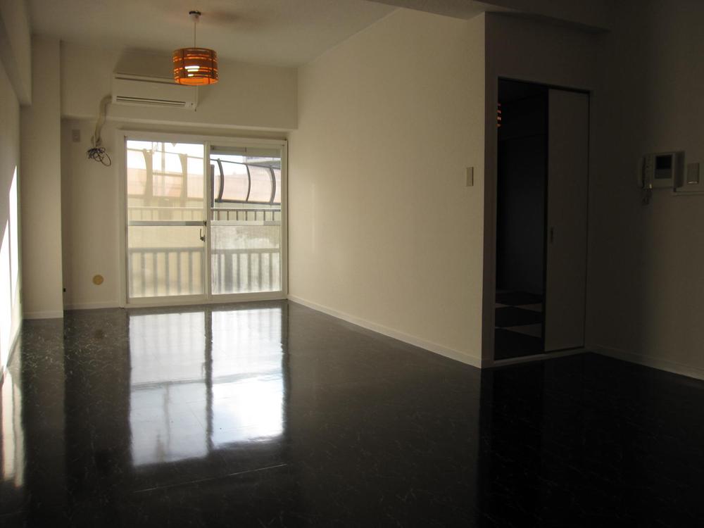 Living. Indoor (12 May 2012) shooting