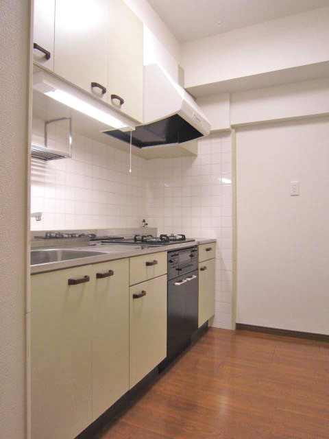 Kitchen. Drop-in stove