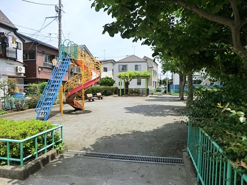 park. Higashishinkoiwa Yonchome children amusement to 200m