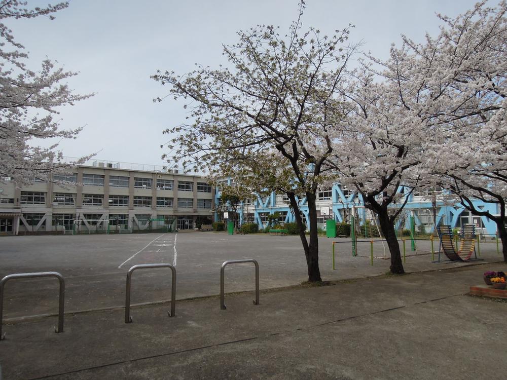 Primary school. 104m to Katsushika Tatsunishi Kosuge elementary school
