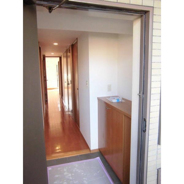 Entrance. Indoor (11 May 2013) Shooting