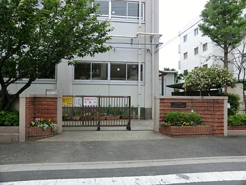 Primary school. Municipal Shibahara 475m up to elementary school "area of ​​children grow in the region" is a school that is the motto. 