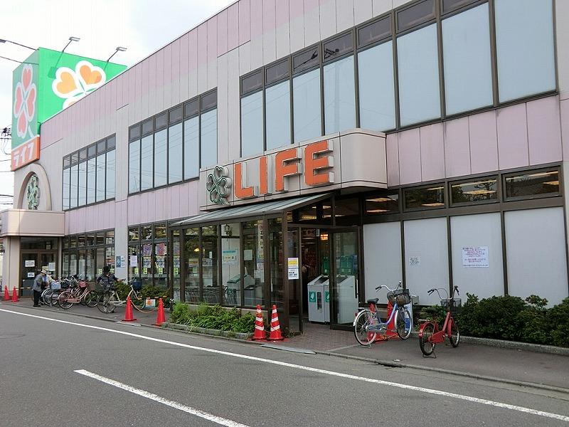 Supermarket. Until Life Katsushika Kamakura shop 1400m