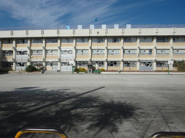 Primary school. Sumiyoshi to elementary school 750m