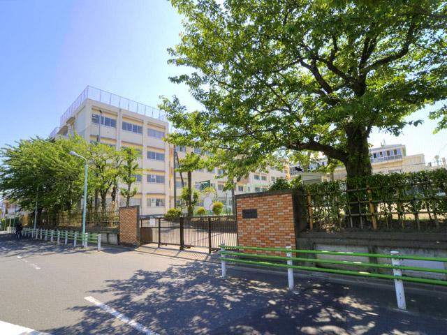 Junior high school. 1472m up to junior high school in Katsushika Ward Togane-cho