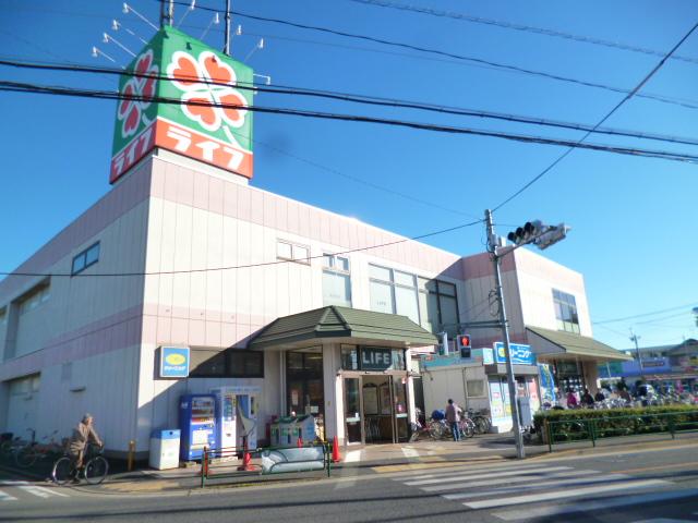 Supermarket. Until Life fountain shop 36m