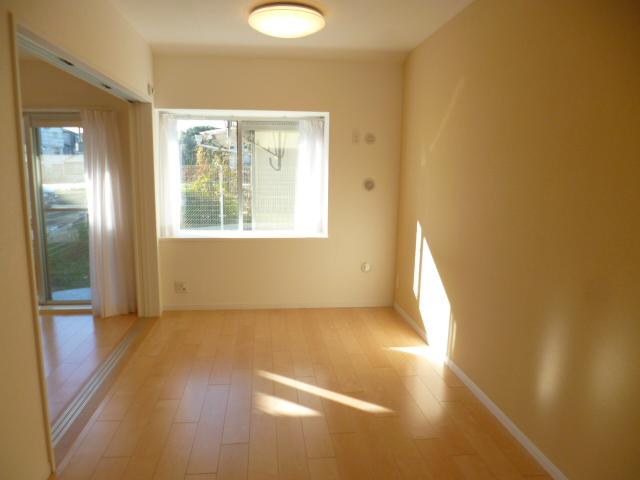 Living. Bright listing already interior renovation