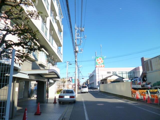 Local appearance photo. A 1-minute walk from the Super Life fountain shop