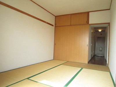 Other room space. There is also a Japanese-style room