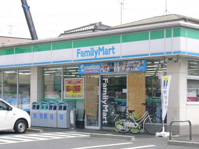 Convenience store. 300m to Family Mart (convenience store)