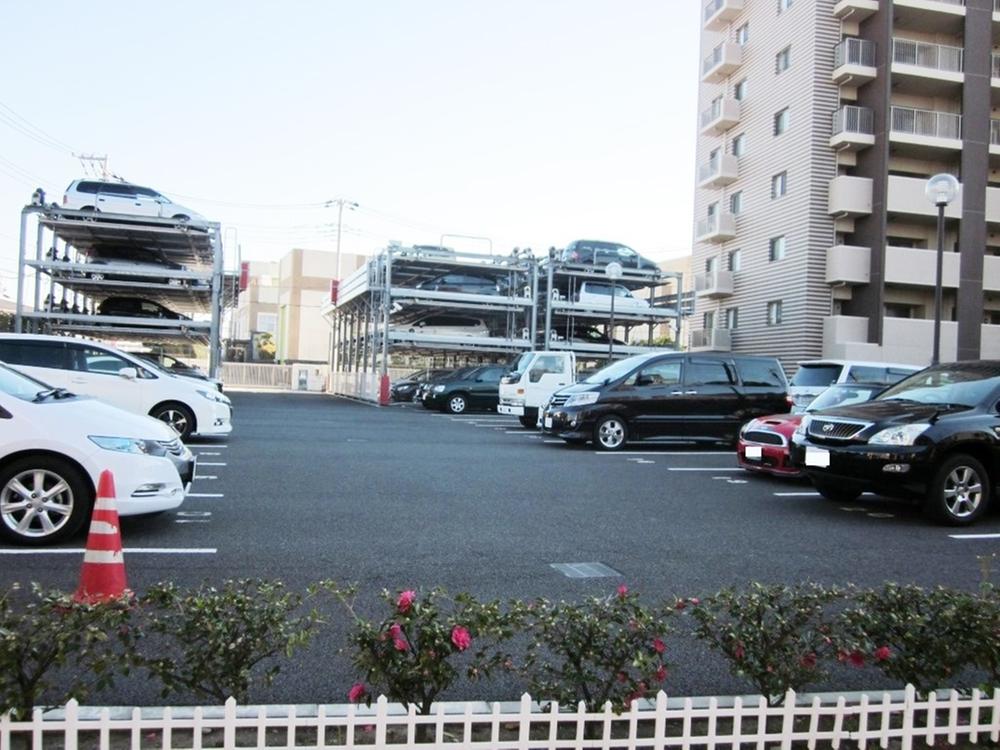 Parking lot. On-site parking