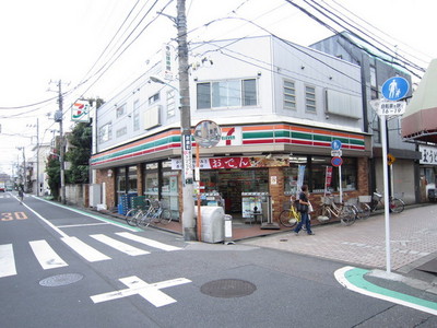 Convenience store. 290m to Seven-Eleven (convenience store)