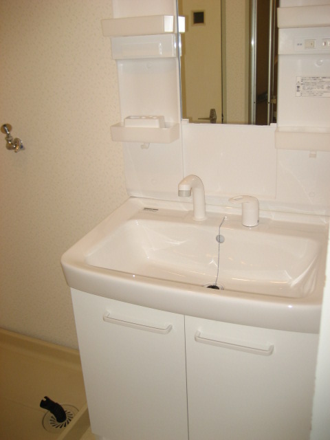 Washroom. Shampoo dresser new goods exchange