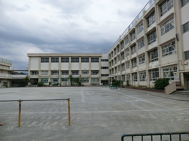 Primary school. 290m to Shinjuku elementary school (elementary school)