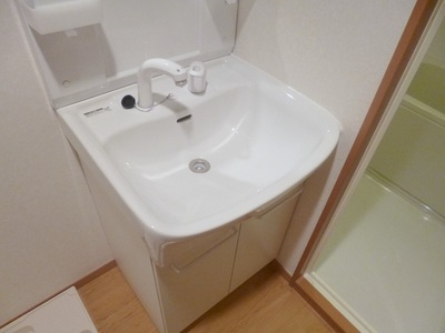 Washroom. Shampoo dresser ・ There dressing room.