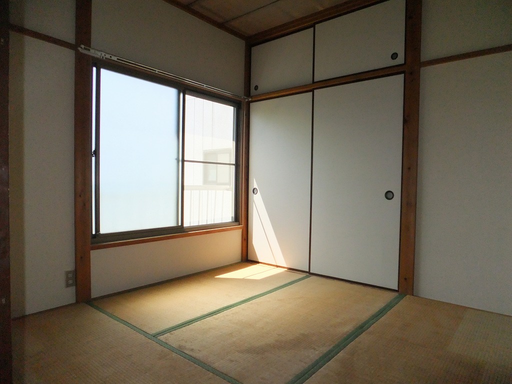 Other room space. Japanese-style room 4.5 Pledge