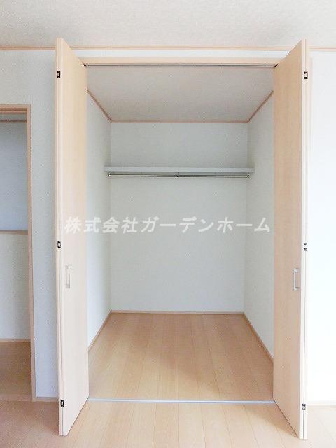 Receipt.  ■ Boast of a walk-in closet ■