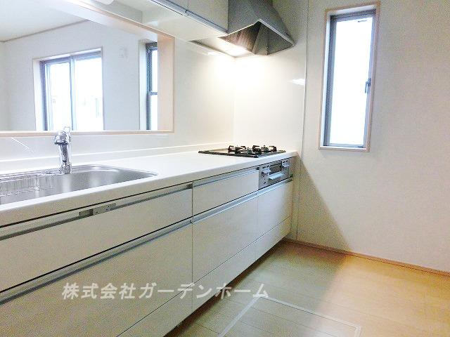 Kitchen.  ■ Popular face-to-face system kitchen to wife ■