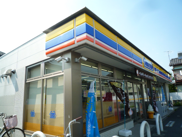 Convenience store. 300m until MINISTOP (convenience store)