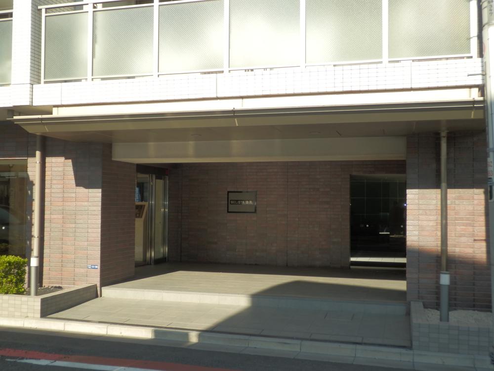 Entrance. Common areas