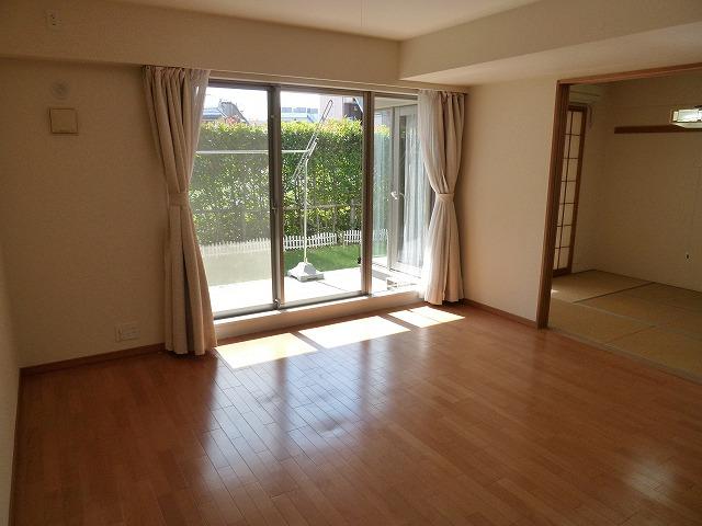 Living. Indoor (10 May 2013) Shooting