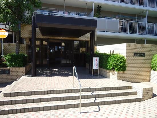 Entrance. Common areas