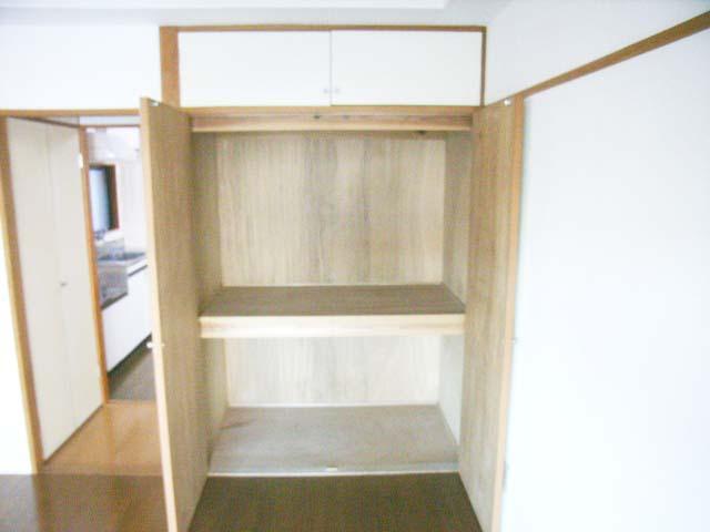 Receipt. Upper closet with storage compartment