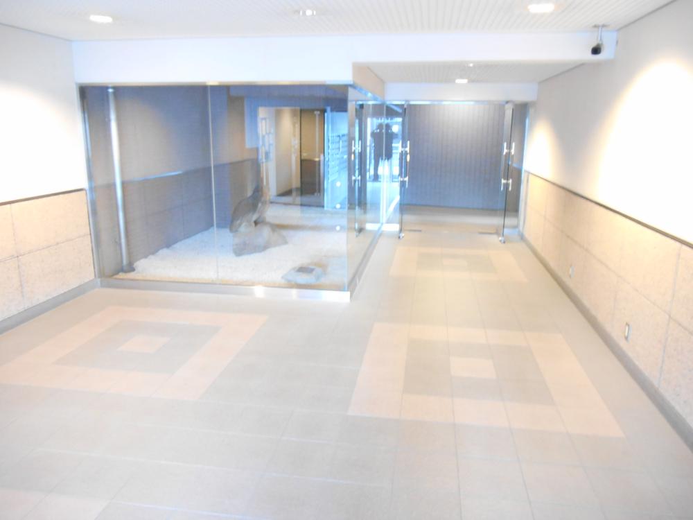 lobby. Local (11 May 2013) Shooting