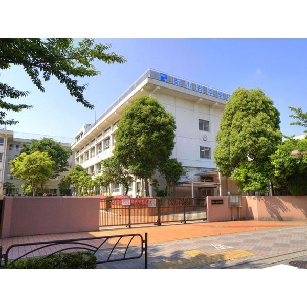 Junior high school. 650m to Katsushika Ward Shinkoiwa Junior High School