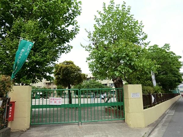 Primary school. Horikiri until elementary school 141m