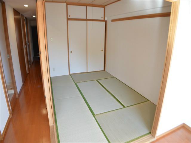 Non-living room. Living and Tsuzukiai