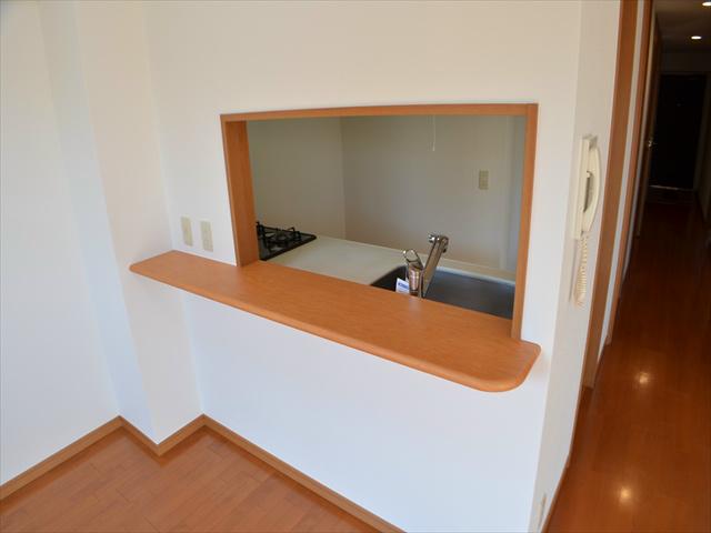 Living. Popular face-to-face kitchen to wife