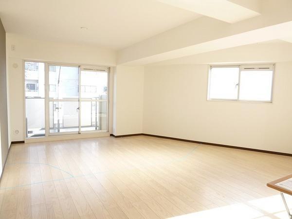 Living. LDK of about 21 quires is, Spacious and usability good though!