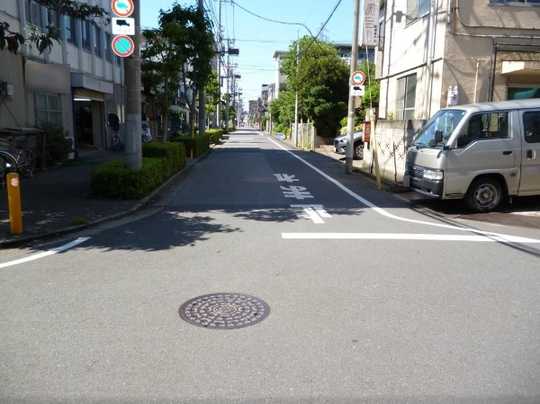 Local land photo. Frontal road