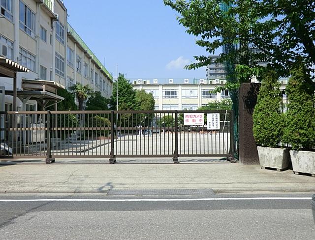 Junior high school. Municipal Yotsugi 50m until junior high school