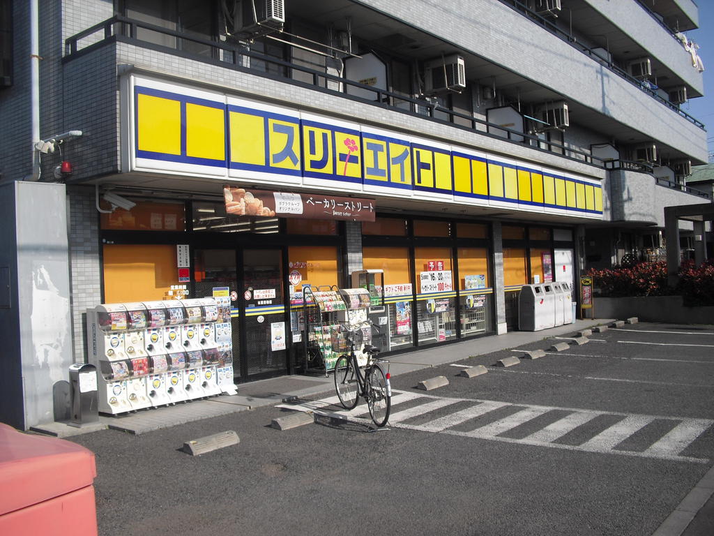 Convenience store. 418m up to three Eight Nishimizumoto store (convenience store)