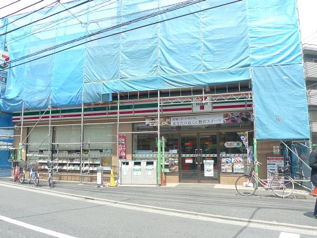 Convenience store. 180m to Seven-Eleven (convenience store)