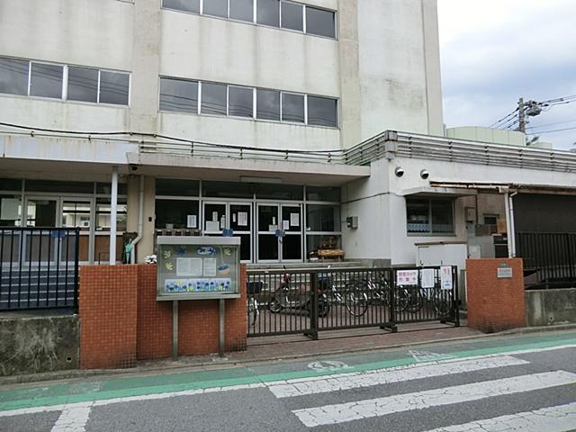 Primary school. 850m to Katsushika Ward Shinjuku Elementary School