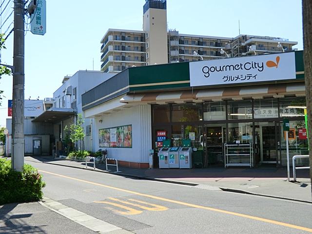 Supermarket. 800m to Gourmet City