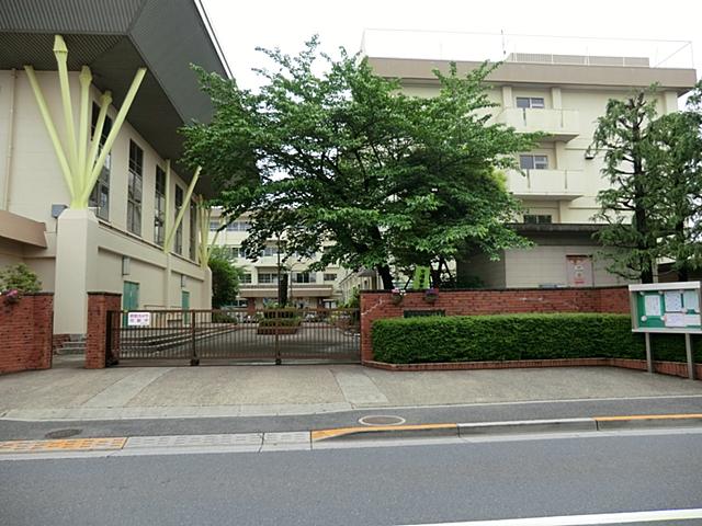 Junior high school. 1100m to Katsushika Tatsukuzubi junior high school