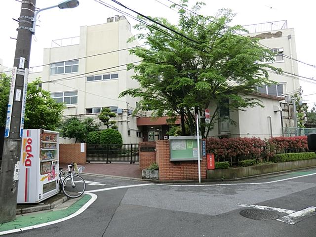 Primary school. 180m to Katsushika Ward fountain Elementary School